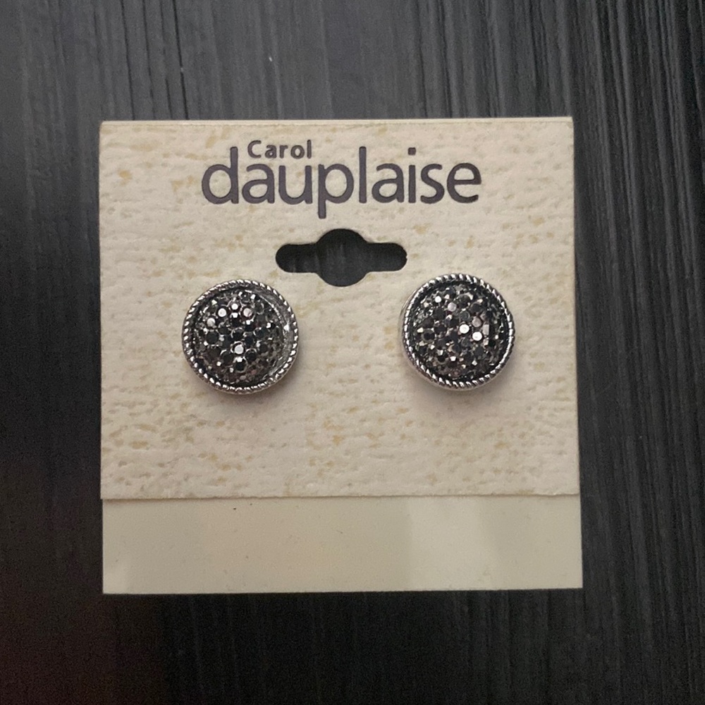 Shimmery stud Carol Dauplaise earrings